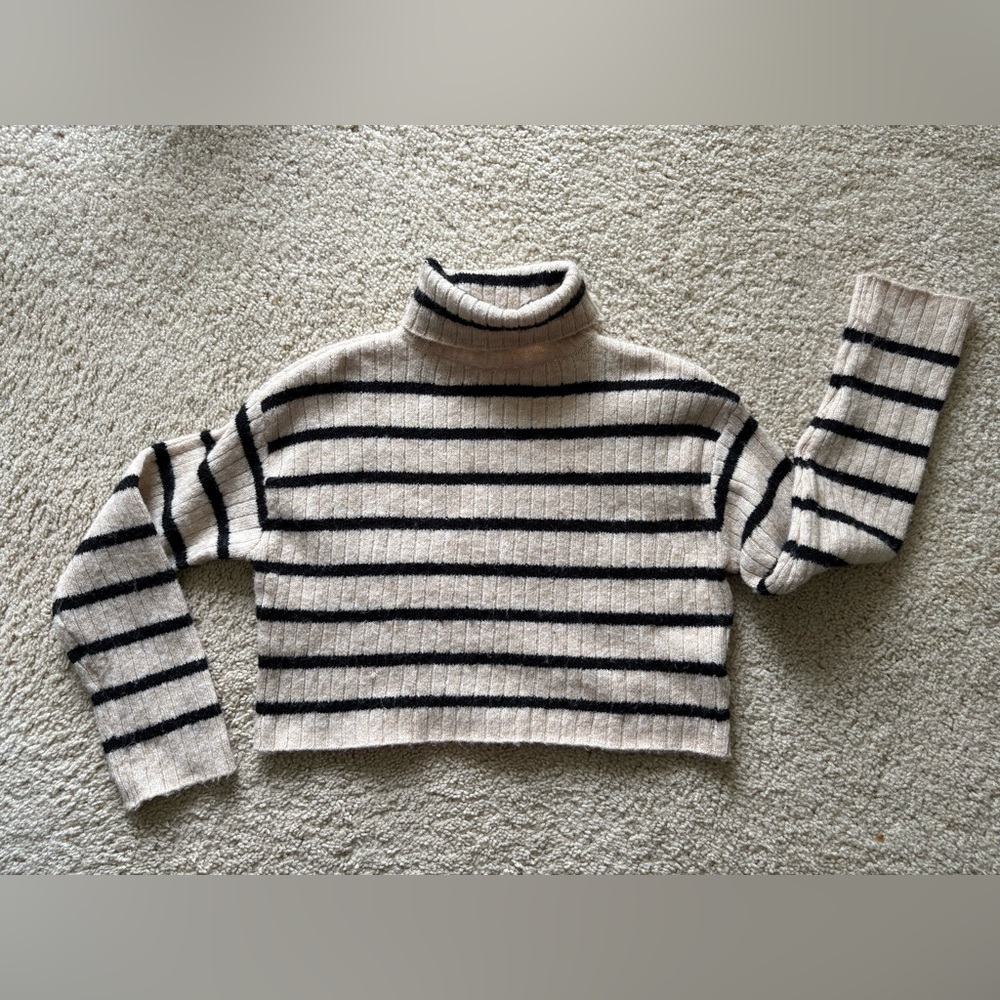 H&M Black and Cream Girls 8-10 Striped Turtleneck Sweater Soft Warm Cabincore